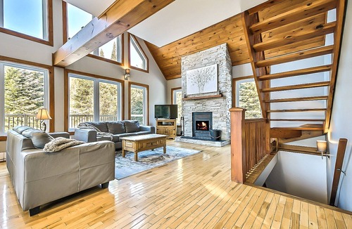 Mont-Tremblant Ski Chalet | RARE Riverfront Retreat, Private Nature Escape, 1 person PADDLE BOARDS & CANOE !
