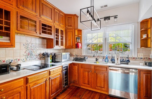 Occoquan House | Rare 3-Bedroom Private Hideout @ Historic Occoquan, Short Drive to Washington DC