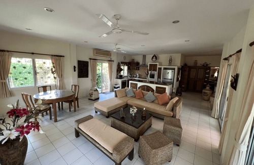 Rawai Villa | RARE ! villa, 3 bed-3 bath, pool-jacuzzi, tropical garden, property 1,600 m2,