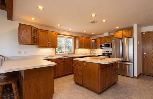 Florence House | Rascals Oceanfront Retreat *Private Beach Trail