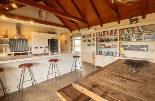 Ben Ohau House | Raspberry Hut, Huge Spaces & Panoramic Views