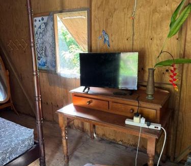 Bois d'Orange Other | Rasta Rustic Off Grid Cabin