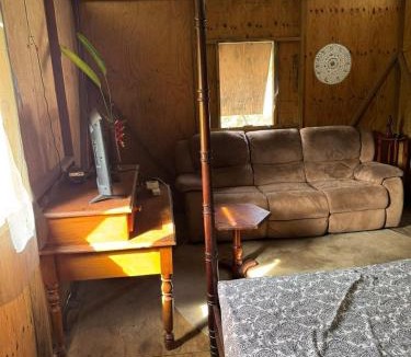 Bois d'Orange Other | Rasta Rustic Off Grid Cabin