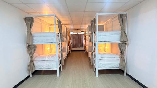 Khlong Ton Sai Hostel | RATCH66 Iconsiam