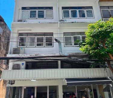 Khlong Ton Sai Hostel | RATCH66 Iconsiam