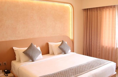 Town Hall Hotel | RATHNA RESIDENCY