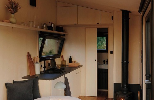 Lenzen Cabin | Raus | Cabins am See mit Sauna + Hot-Tub