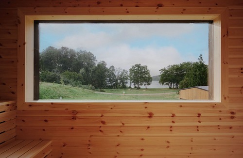 Lenzen Cabin | Raus | Cabins am See mit Sauna + Hot-Tub