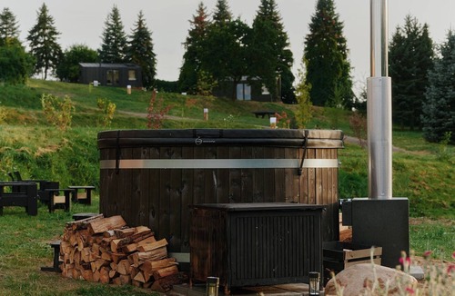 Lenzen Cabin | Raus | Cabins am See mit Sauna + Hot-Tub