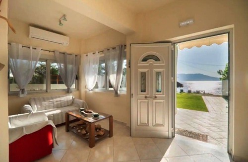 Kolymbari House | Ravdoucha House on the beach