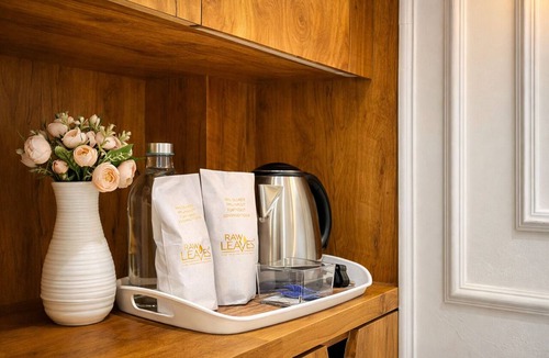 Rajkot Hotel | Raw Leaves - Premium Family & Business Hotel Near Rajkot Railway Station