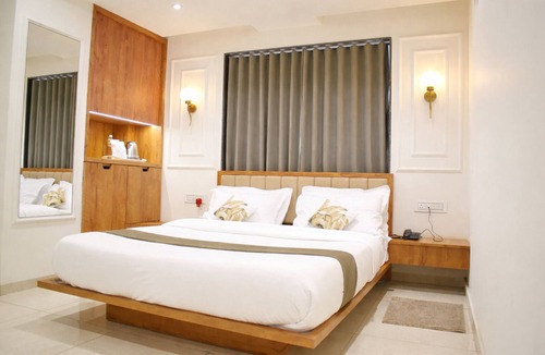 Rajkot Hotel | Raw Leaves - Premium Family & Business Hotel Near Rajkot Railway Station