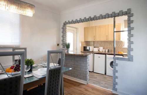 Ridgeway House | Rawmarsh House, Rotherham for Contractors & families (Hosted by: Emu-J stays)