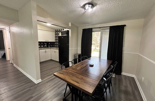 Arlington House | Rayben Residence - Centrally Located