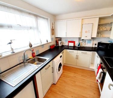 Rayleigh Apartment | Rayleigh Town Centre 2 Bedroom Apartment