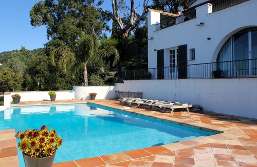 Le Rayol Villa | RayolCanadel ROYAL = 180 ° of the beautiful turquoise Gulf StTropez view, 1km beach. blan