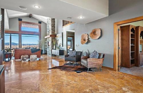 Sturgis House | Raz Hideaway