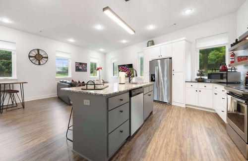 Fayetteville House | Razorblock South - 1 mi from DT - 3 blocks to UofA