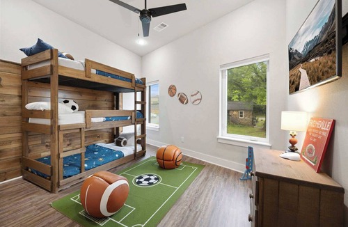 Fayetteville House | Razorblock South - 1 mi from DT - 3 blocks to UofA