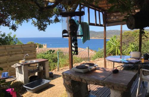 Ile du Levant House | RC d'un Cabanon écologique ile du levant Naturiste reservable du samedi au samedi
