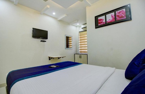 Pallavaram Hotel | RD Towers