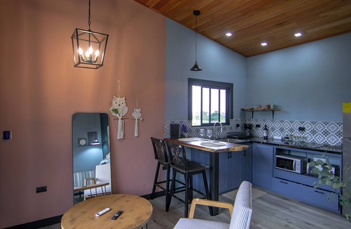 Penas Blancas Villa | Refugio Turquesa-King bed & balcony w/jacuzzi, fast WiFi, 5 min to La Fortuna!