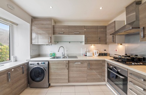 Reading City Centre House | Reading Centre serviced accommodation-Corporate Business Families-Parking