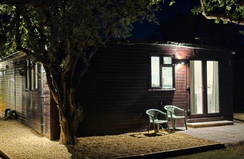 Aldermaston Wharf Apartment | Reading three bedroom luxury chalet