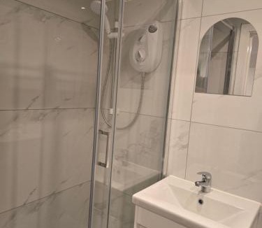 Aldermaston Wharf Apartment | Reading three bedroom luxury chalet