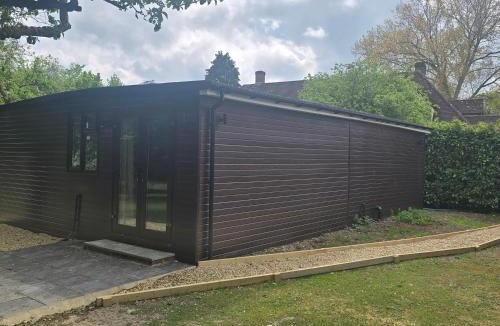 Aldermaston Wharf Apartment | Reading three bedroom luxury chalet