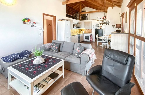Pylos-Nestoras House | Ready for a dream vacation? Come to this beautiful vacation accommodation in Koroni and enjoy this l