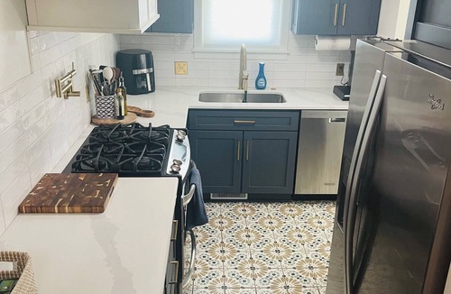 West Plaza House | Ready for football/soccer, Near Plaza, Union Station & Stadiums-Se Habla Español