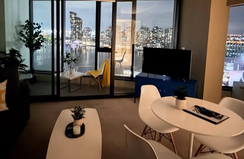 Docklands Apartment | Readyset At Stadium South
