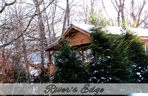 Altamont Cabin | Real Logs-1BR, sleeping loft & futon-sleeps 6. Riverside w/Hot Tub