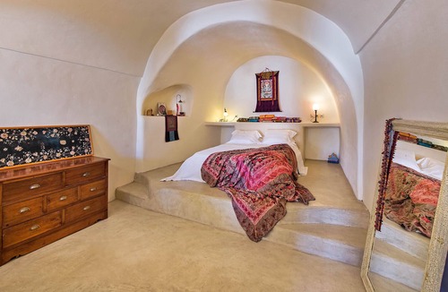 Vothon House | Real Santorini, Cave House – far from the crowds