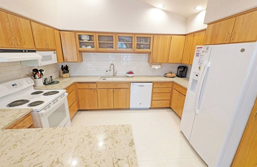 Overlook Park House | Rec Passes, Private Hot Tub, A/C, 2 Primaries and 2 Living Areas, Reverse Living- Mt Hood 13