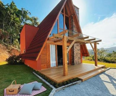 Aguas Mornas Ski Chalet | Recanto do Tabuleiro chalé com hidro, lareira, churrasqueira e cozinha perto de floripa