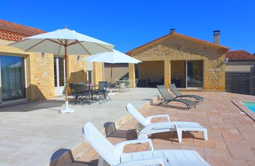 La Douze House | Recent contemporary house in the countryside with swimming pool .