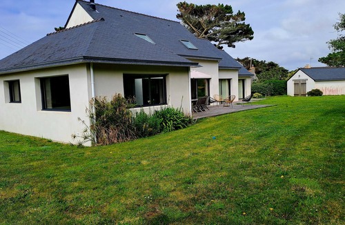Landunvez House | Recent house, spacious, 4 min walk from Trémazan beach, sleeps 8