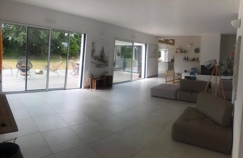 Landunvez House | Recent house, spacious, 4 min walk from Trémazan beach, sleeps 8