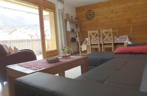 Monetier-les-Bains Apartment | Recent south-facing apartment with large balcony