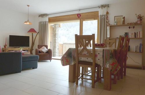 Monetier-les-Bains Apartment | Recent south-facing apartment with large balcony