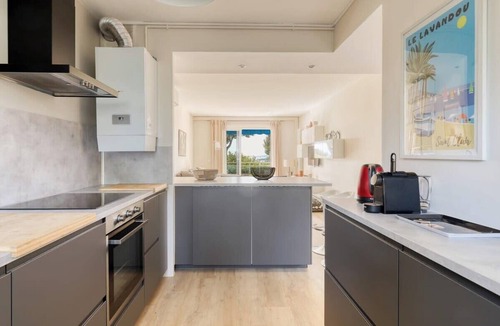 La Faviere Apartment | Recent T3 in residence with swimming pool in La Favière