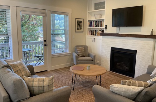 Eastsound House | Recently built Townhouse in Eastsound, walk everywhere!