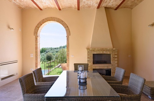 San Giovanni d'Asso Villa | Recently restored Villa in Tuscany, sleeps 12, sw.pool, gym, big garden.