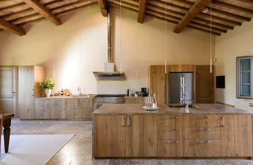 San Giovanni d'Asso Villa | Recently restored Villa in Tuscany, sleeps 12, sw.pool, gym, big garden.