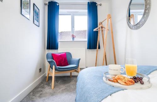 Harlow House | Recently refurbished 2 Bed Elegant home with Parking in Harlow