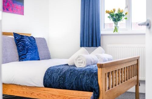 Harlow House | Recently refurbished 2 Bed Elegant home with Parking in Harlow