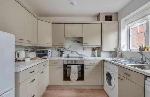 Vauxhall House | Recently Refurbished House Sleeps 5 near Stadiums