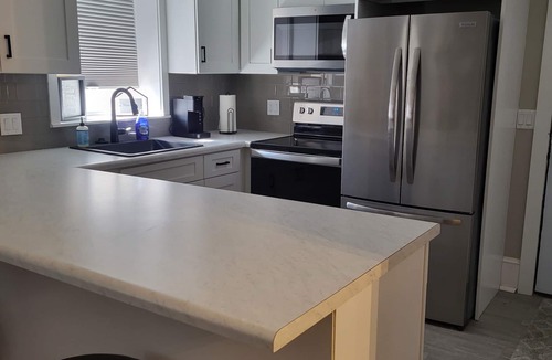 Richmond Apartment | Recently remodeled Apartment central location